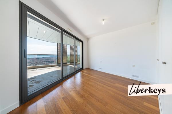 Exceptionnelle vue mer panoramique, terrasse de 100 m2 et piscine 