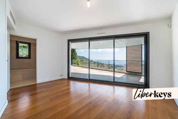 Exceptionnelle vue mer panoramique, terrasse de 100 m2 et piscine 