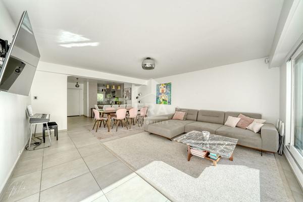 Duplex lumineux avec terrasse et parkings