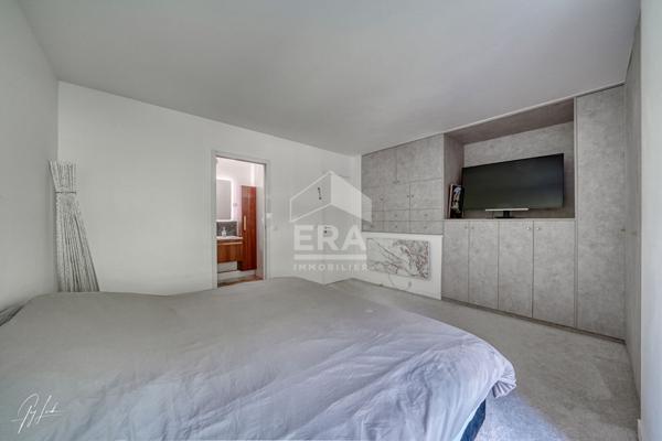 Duplex lumineux avec terrasse et parkings