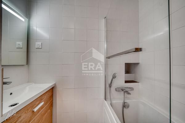 Duplex lumineux avec terrasse et parkings