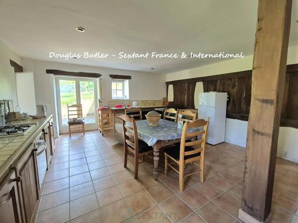 Superbe propriété en pierre de caractère avec gîte, annexe et vue dégagée