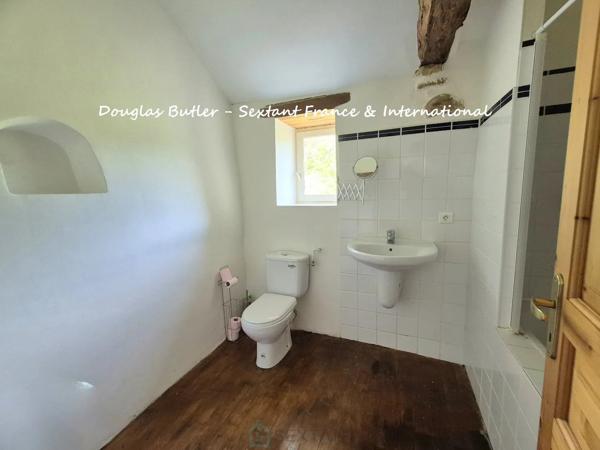 Superbe propriété en pierre de caractère avec gîte, annexe et vue dégagée