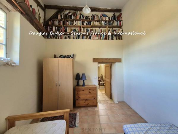 Superbe propriété en pierre de caractère avec gîte, annexe et vue dégagée