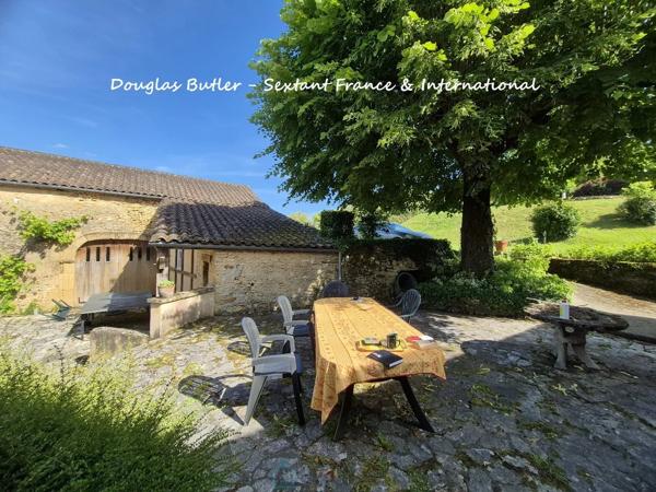 Superbe propriété en pierre de caractère avec gîte, annexe et vue dégagée