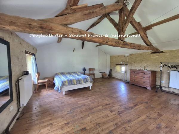 Superbe propriété en pierre de caractère avec gîte, annexe et vue dégagée