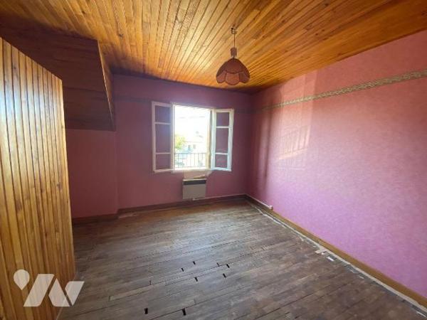 SAINT-SANTIN-CANTALES, maison de bourg sise sur 106 m² de terrain, comprenant un sous-sol avec ...