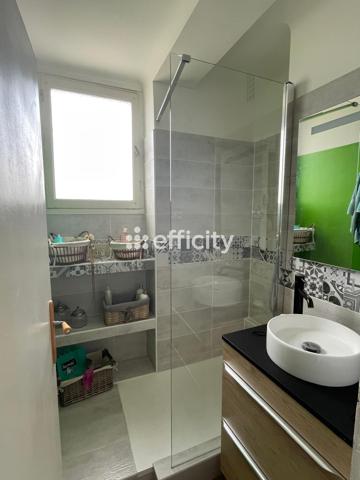 Appartement
         3 pièces
        - 71 m² 116 000 € *