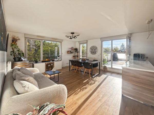 A VENDRE - Appartement T3 68m2 - GEX (01)