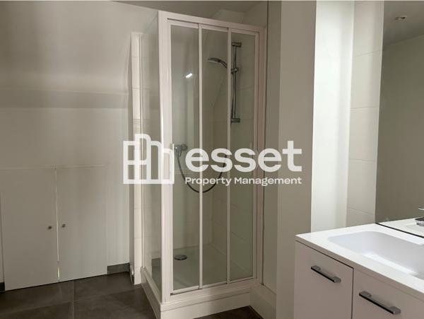 Location Appartement 4 pièces 93 m² - Paris 75015