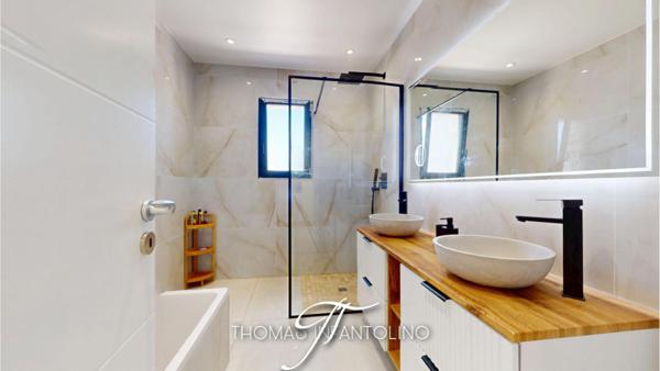 EN EXCLUSIVITE - PLAIN PIED - 3 CHAMBRES - 1 SUITE PARENTALE - SALLE DE BAIN - SALLE D'EAU - PISCINE - POOL HOUSE