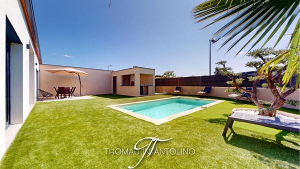 EN EXCLUSIVITE - PLAIN PIED - 3 CHAMBRES - 1 SUITE PARENTALE - SALLE DE BAIN - SALLE D'EAU - PISCINE - POOL HOUSE