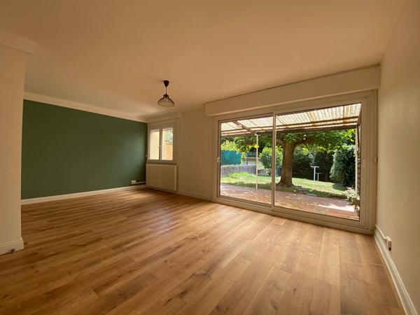 Maison avec jardin et garage à LATRESNE