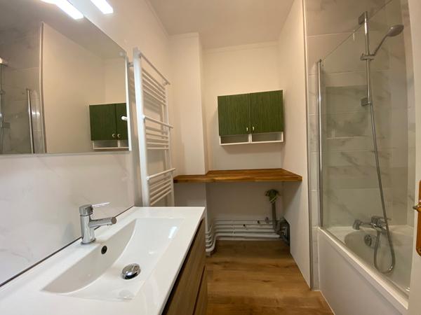 Maison avec jardin et garage à LATRESNE