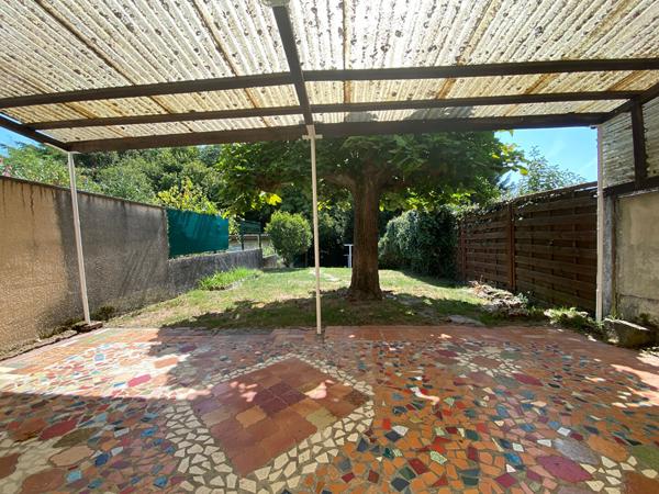 Maison avec jardin et garage à LATRESNE