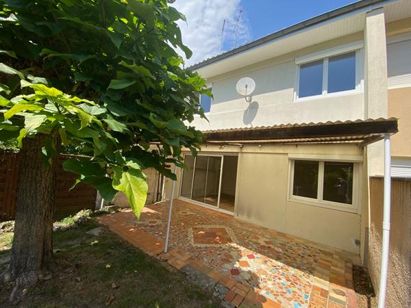 Maison avec jardin et garage à LATRESNE