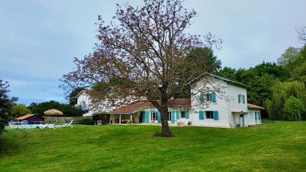 Villa 10 pièce(s) 7 chambre(s) 250 m²