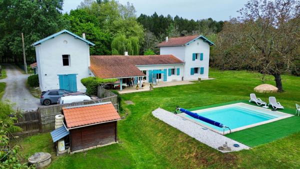 Villa 10 pièce(s) 7 chambre(s) 250 m²