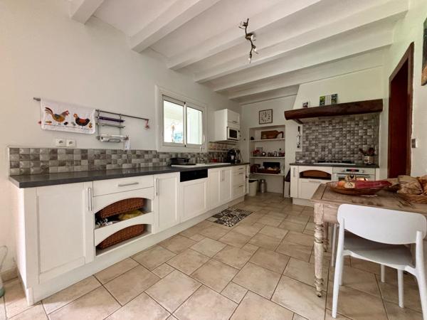 Villa 10 pièce(s) 7 chambre(s) 250 m²
