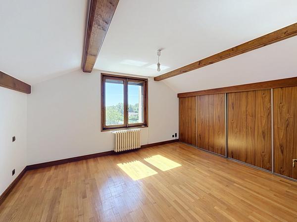 Maison lumineuse avec jardin, terrasse et garage