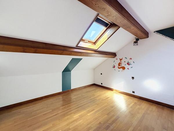 Maison lumineuse avec jardin, terrasse et garage