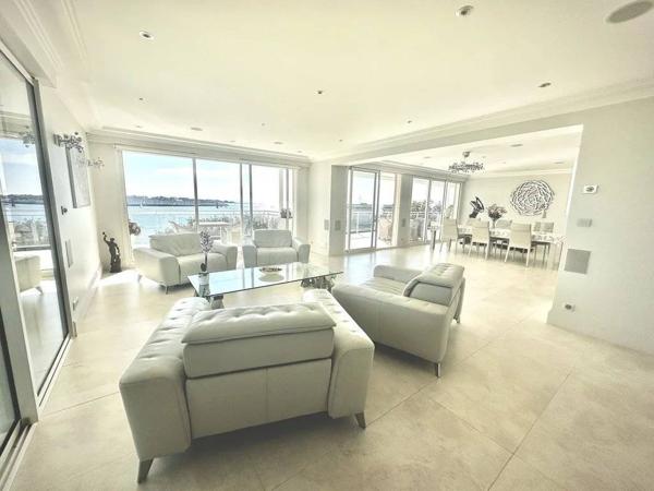 BIEN DE LUXE UNIQUE À LA ROCHELLE