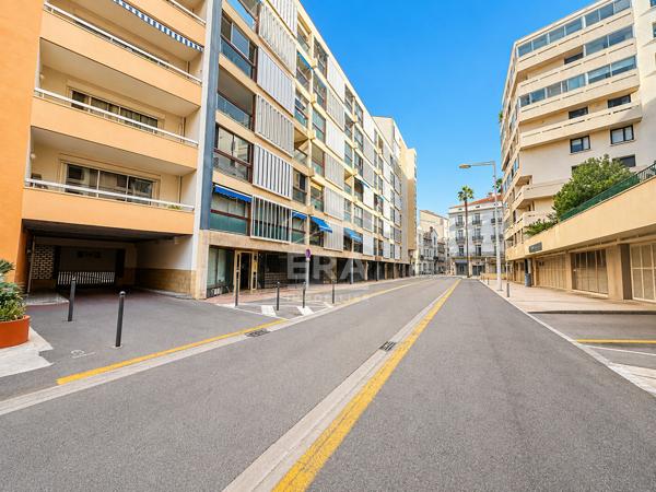A VENDRE - CENTRE VILLE -APPARTEMENT  - 3 CHAMBRES ? LOGGIA? PARKING EN SOUS-SOL
