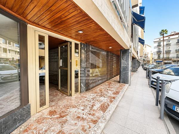 A VENDRE - CENTRE VILLE -APPARTEMENT  - 3 CHAMBRES ? LOGGIA? PARKING EN SOUS-SOL