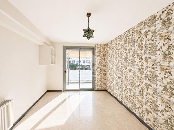 A VENDRE - CENTRE VILLE -APPARTEMENT  - 3 CHAMBRES ? LOGGIA? PARKING EN SOUS-SOL