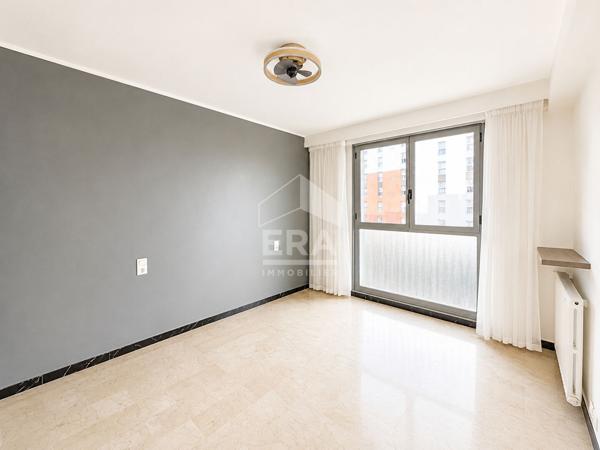 A VENDRE - CENTRE VILLE -APPARTEMENT  - 3 CHAMBRES ? LOGGIA? PARKING EN SOUS-SOL