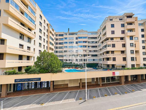 A VENDRE - CENTRE VILLE -APPARTEMENT  - 3 CHAMBRES ? LOGGIA? PARKING EN SOUS-SOL