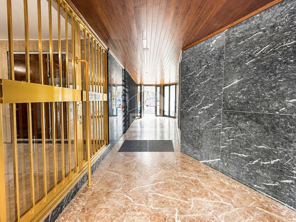 A VENDRE - CENTRE VILLE -APPARTEMENT  - 3 CHAMBRES ? LOGGIA? PARKING EN SOUS-SOL