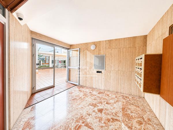 A VENDRE - CENTRE VILLE -APPARTEMENT  - 3 CHAMBRES ? LOGGIA? PARKING EN SOUS-SOL