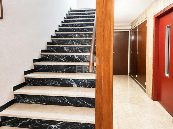 A VENDRE - CENTRE VILLE -APPARTEMENT  - 3 CHAMBRES ? LOGGIA? PARKING EN SOUS-SOL