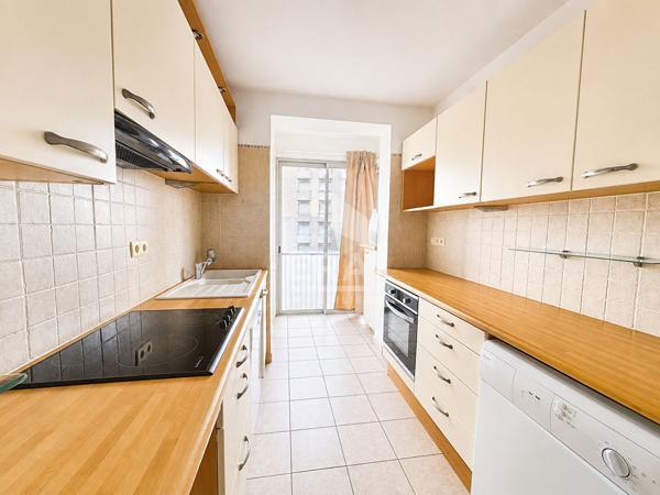 A VENDRE - CENTRE VILLE -APPARTEMENT  - 3 CHAMBRES ? LOGGIA? PARKING EN SOUS-SOL