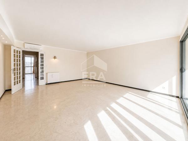 A VENDRE - CENTRE VILLE -APPARTEMENT  - 3 CHAMBRES ? LOGGIA? PARKING EN SOUS-SOL
