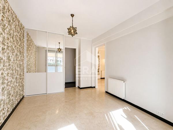 A VENDRE - CENTRE VILLE -APPARTEMENT  - 3 CHAMBRES ? LOGGIA? PARKING EN SOUS-SOL