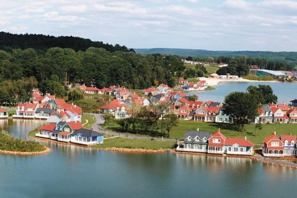 INVESTISSEMENT LOCATIF – CHAMOUILLE – Résidence de tourisme Center Parcs Le Lac d'Ailette - 7.13% de rentabilité