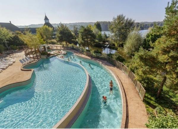 INVESTISSEMENT LOCATIF – CHAMOUILLE – Résidence de tourisme Center Parcs Le Lac d'Ailette - 7.13% de rentabilité