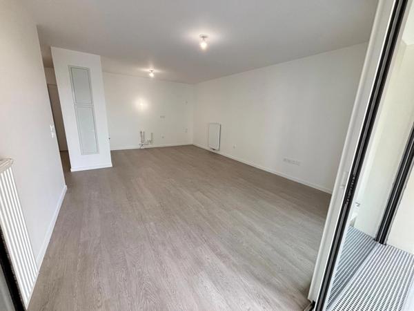 Appartement à louer 2 pièces BORDEAUX (33), neuf, place de parking, terrasse 16m²