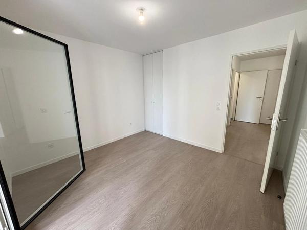 Appartement à louer 2 pièces BORDEAUX (33), neuf, place de parking, terrasse 16m²