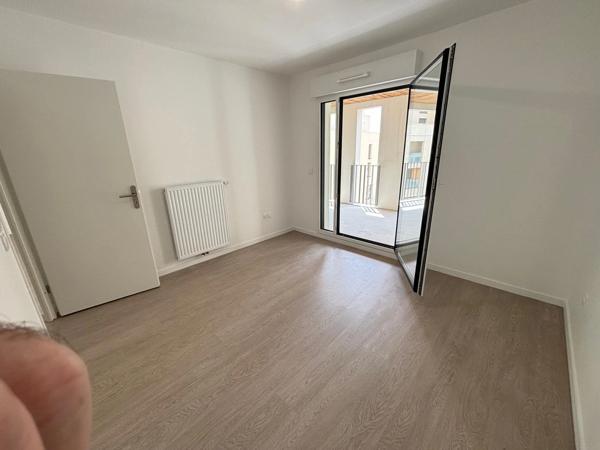 Appartement à louer 2 pièces BORDEAUX (33), neuf, place de parking, terrasse 16m²