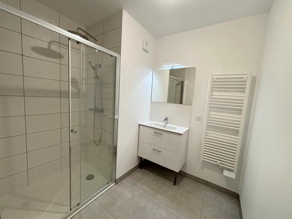 Appartement à louer 2 pièces BORDEAUX (33), neuf, place de parking, terrasse 16m²
