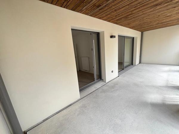 Appartement à louer 2 pièces BORDEAUX (33), neuf, place de parking, terrasse 16m²