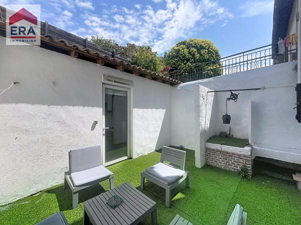 A VENDRE ST JOSEPH MARSEILLE 13014   MAISON DE VILLE  T4 , DEPENDANCES, COURS.