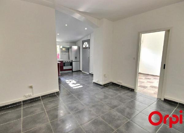 Appartement à vendre    1 pièce • 37,84 m2 Marseille 11