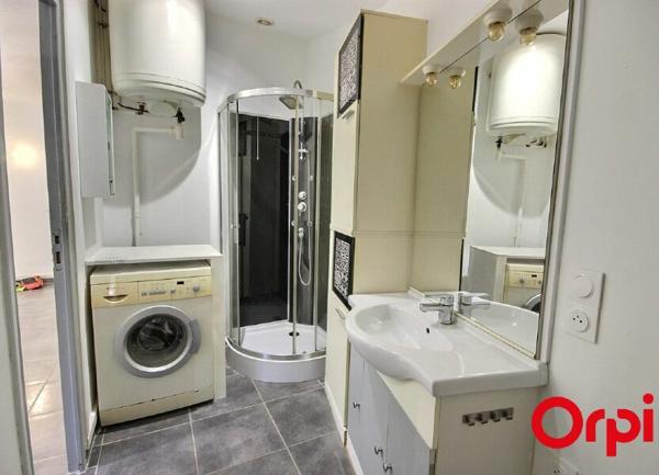 Appartement à vendre    1 pièce • 37,84 m2 Marseille 11