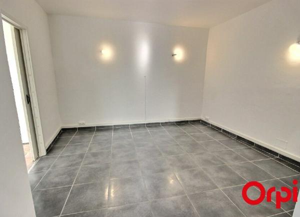 Appartement à vendre    1 pièce • 37,84 m2 Marseille 11