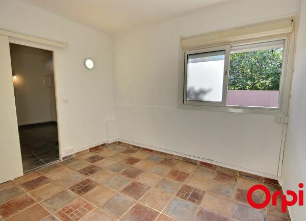 Appartement à vendre    1 pièce • 37,84 m2 Marseille 11