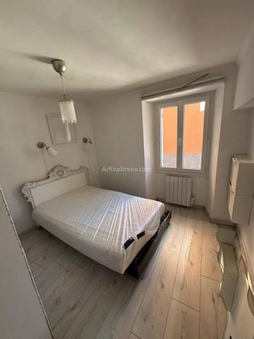 Vente                                                      Maison de village
                        
                     4 pièces                      119 m2                     à Saint-André-les-Alpes